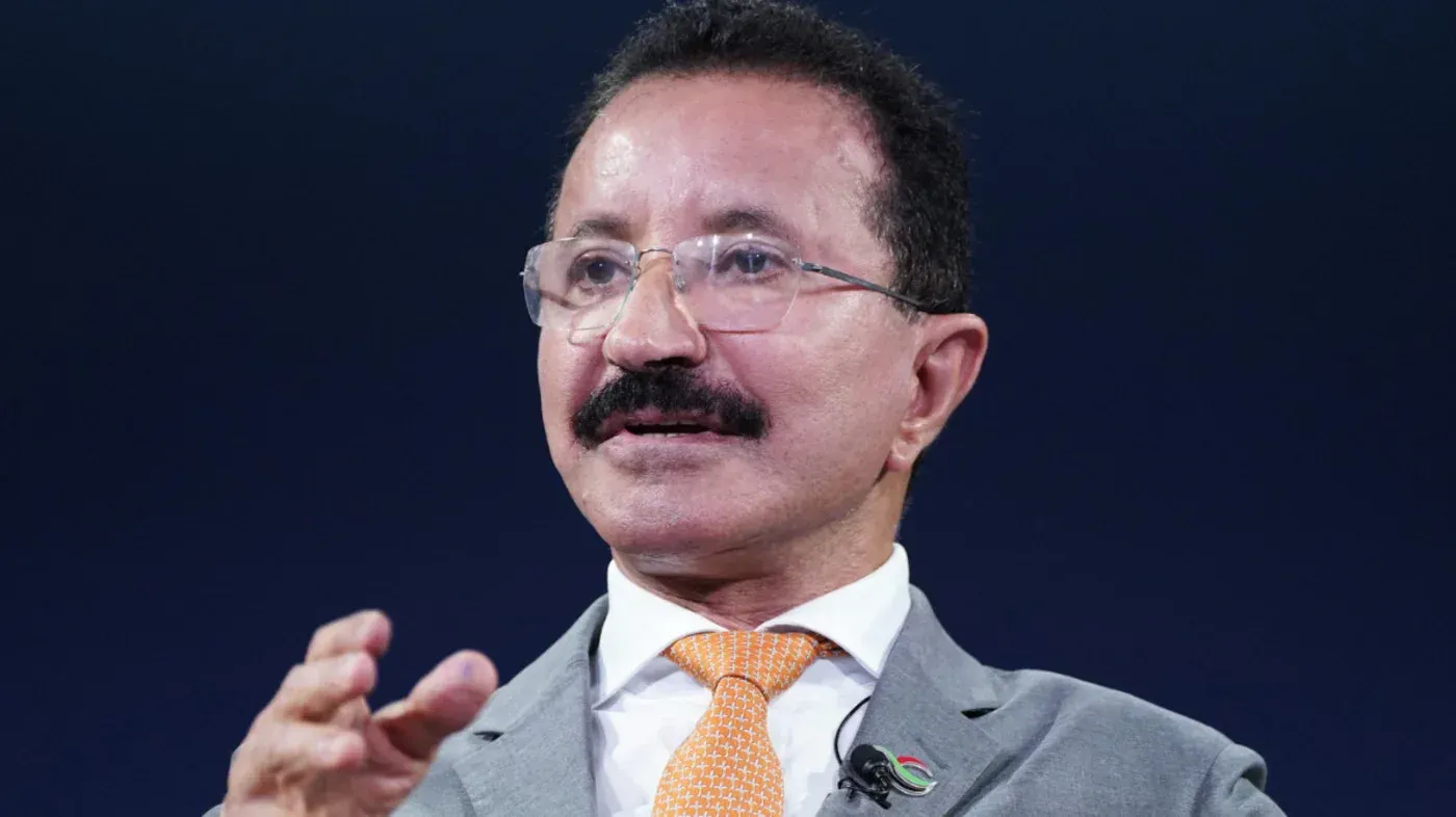 سلطان أحمد بن سليم، الرئيس التنفيذي لموانئ دبي العالمية، يتحدث خلال حدث عام، وسط تداعيات استثمارات الشركة بسبب صلاتها بإبشتاين.