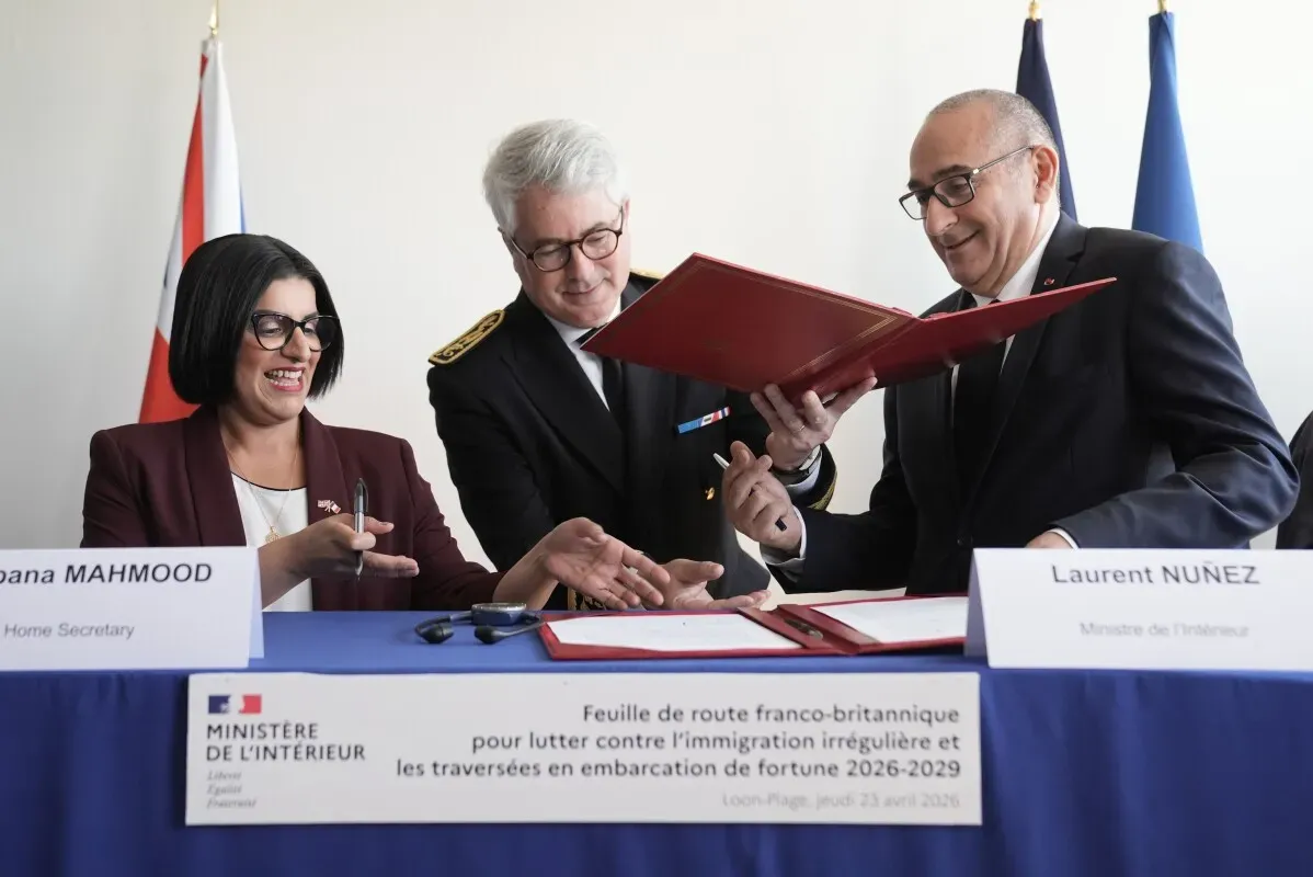 توقيع اتفاقية بين وزيري الداخلية البريطاني والفرنسي في Dunkirk، لتعزيز الجهود لمكافحة الهجرة غير النظامية عبر القناة الإنجليزية.