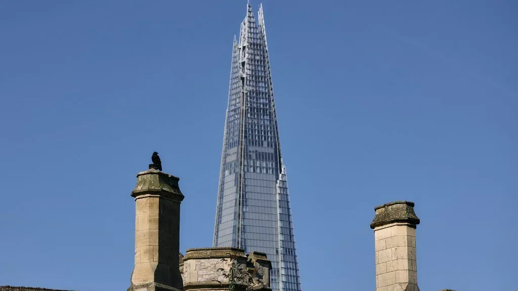 ناطحة سحاب The Shard في لندن، رمز لاستثمارات التمويل الإسلامي الخليجي ودوره في تطوير المشروعات العقارية البريطانية.