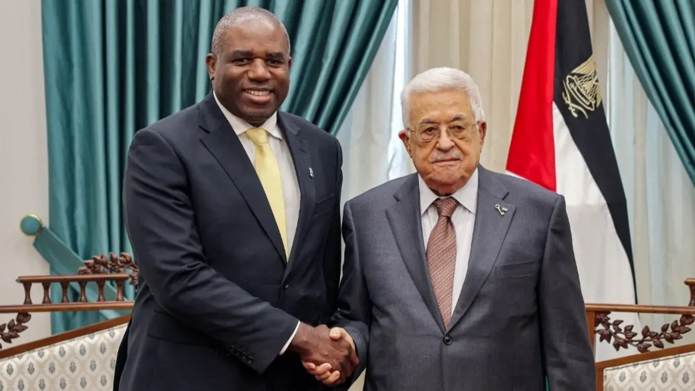 اجتماع بين وزير الخارجية البريطاني ديفيد لامي والرئيس الفلسطيني محمود عباس، حيث يناقشان قضايا حقوق الإنسان وظروف المعتقلين الفلسطينيين.