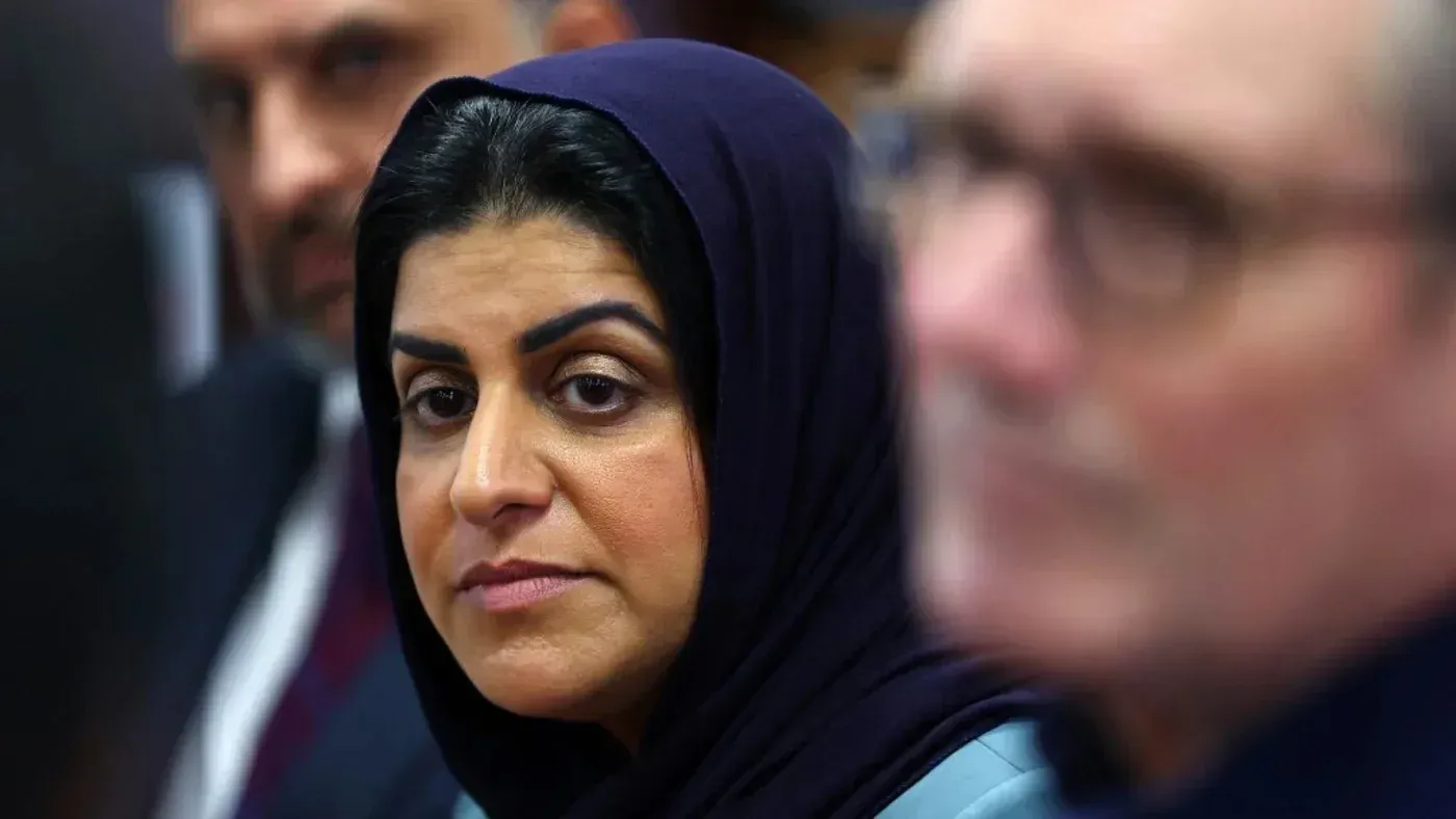 وزيرة الداخلية البريطانية شبانة محمود خلال اجتماع، تعبر عن قلقها بشأن حظر مظاهرة يوم القدس في لندن بسبب مخاوف من الفوضى العامة.