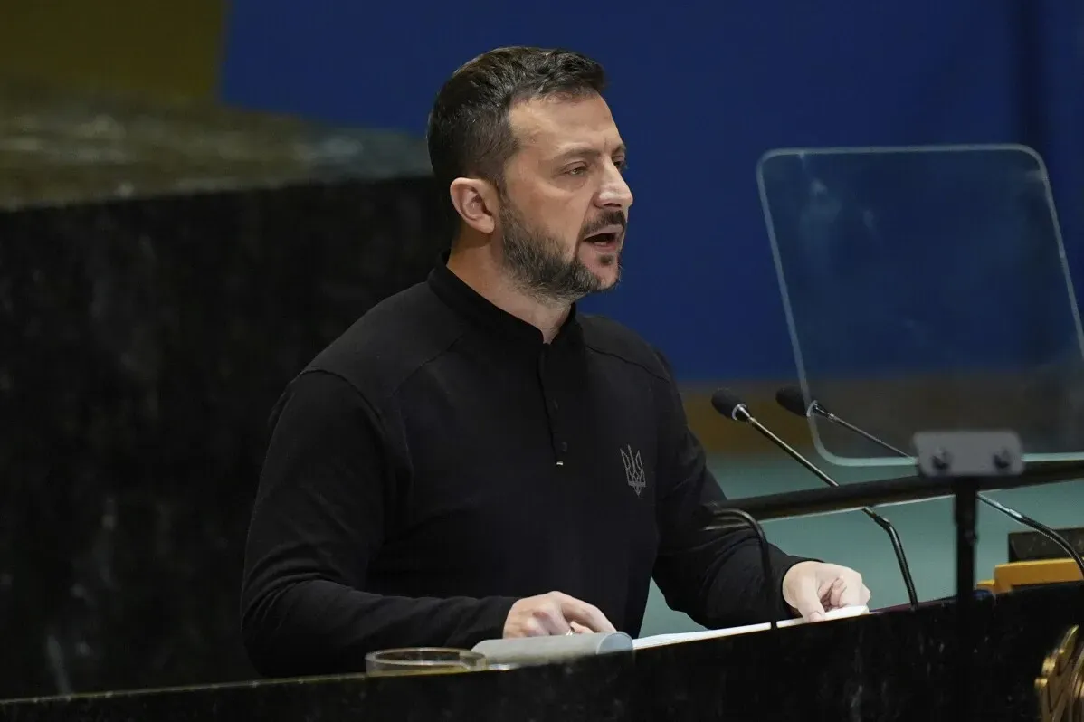 الرئيس الأوكراني فولوديمير زيلينسكي يتحدث في الجمعية العامة للأمم المتحدة، مطالبًا بدعم دولي ضد الغزو الروسي لأوكرانيا.