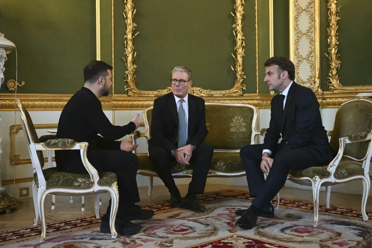 اجتماع بين الرئيس الأوكراني زيلينسكي ومسؤولين أوروبيين، حيث يناقشون التعاون والدعم العسكري في ظل التوترات الحالية.