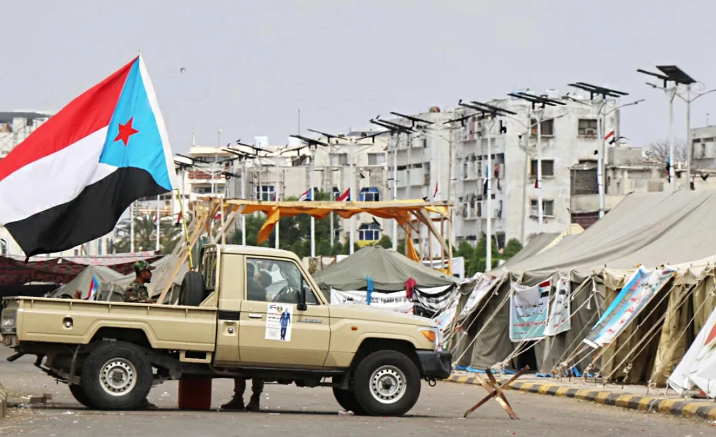 أخبار عاجلة حول فقدان الاتصال بالوفد الانفصالي الجنوبي في السعودية، مع تفاصيل عن الوضع الحالي والتطورات السياسية في اليمن.