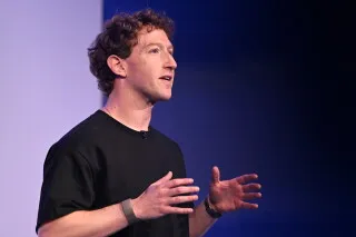 مارك زوكربيرغ يتحدث في مؤتمر عن مستقبل الذكاء الاصطناعي ودور Meta في تطوير وكلاء ذكاء شخصي مفتوح المصدر.